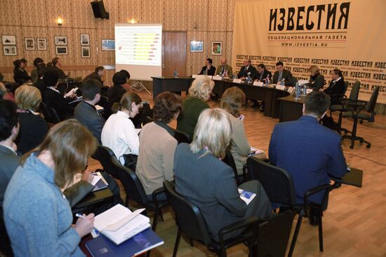 Roundtable meeting at Izvestia editorial office