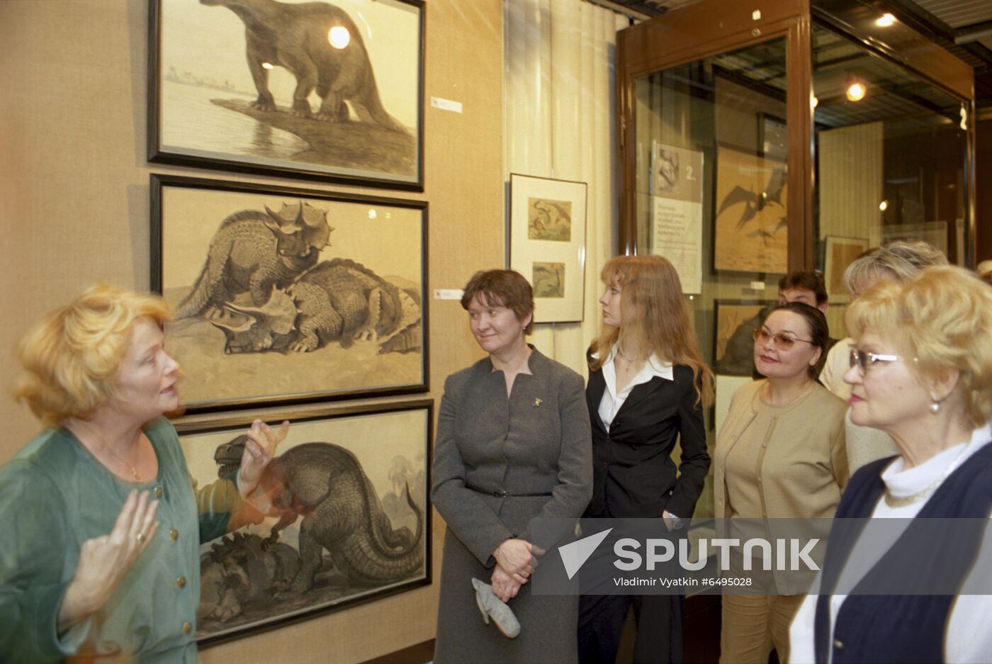 Artist Vatagin's exhibit of paintings Animal Grace