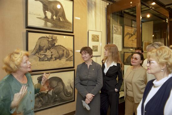 Artist Vatagin's exhibit of paintings Animal Grace