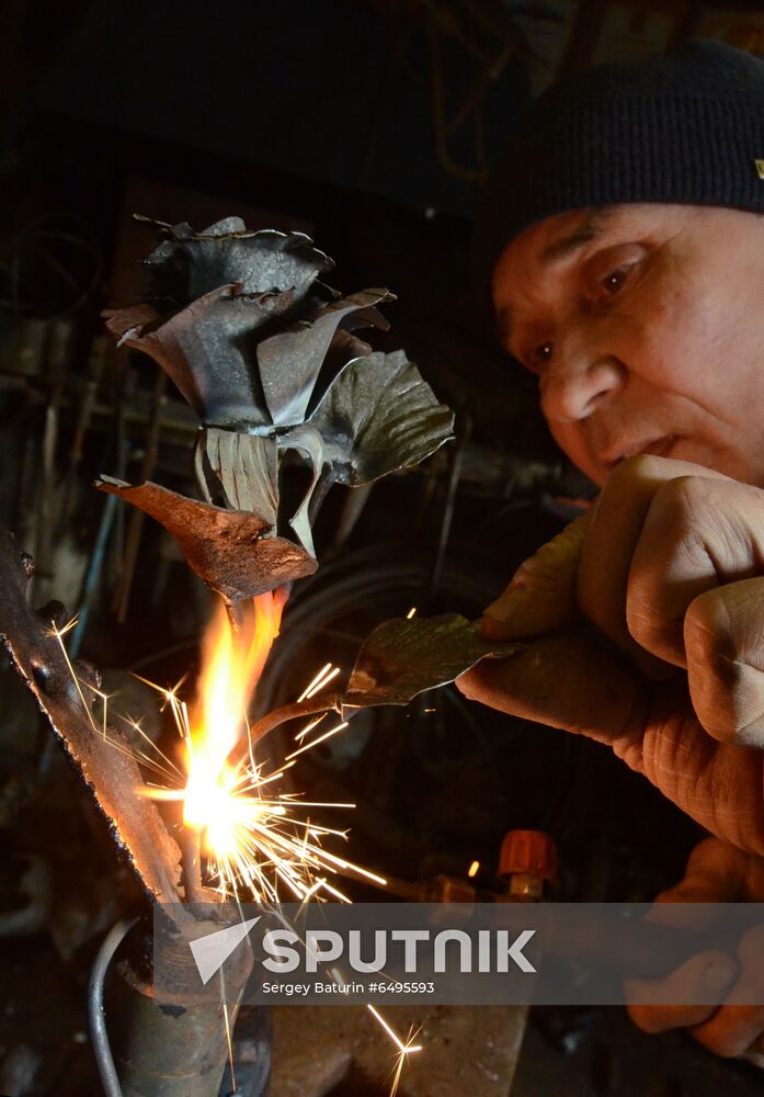 Ukraine DPR Folk Art