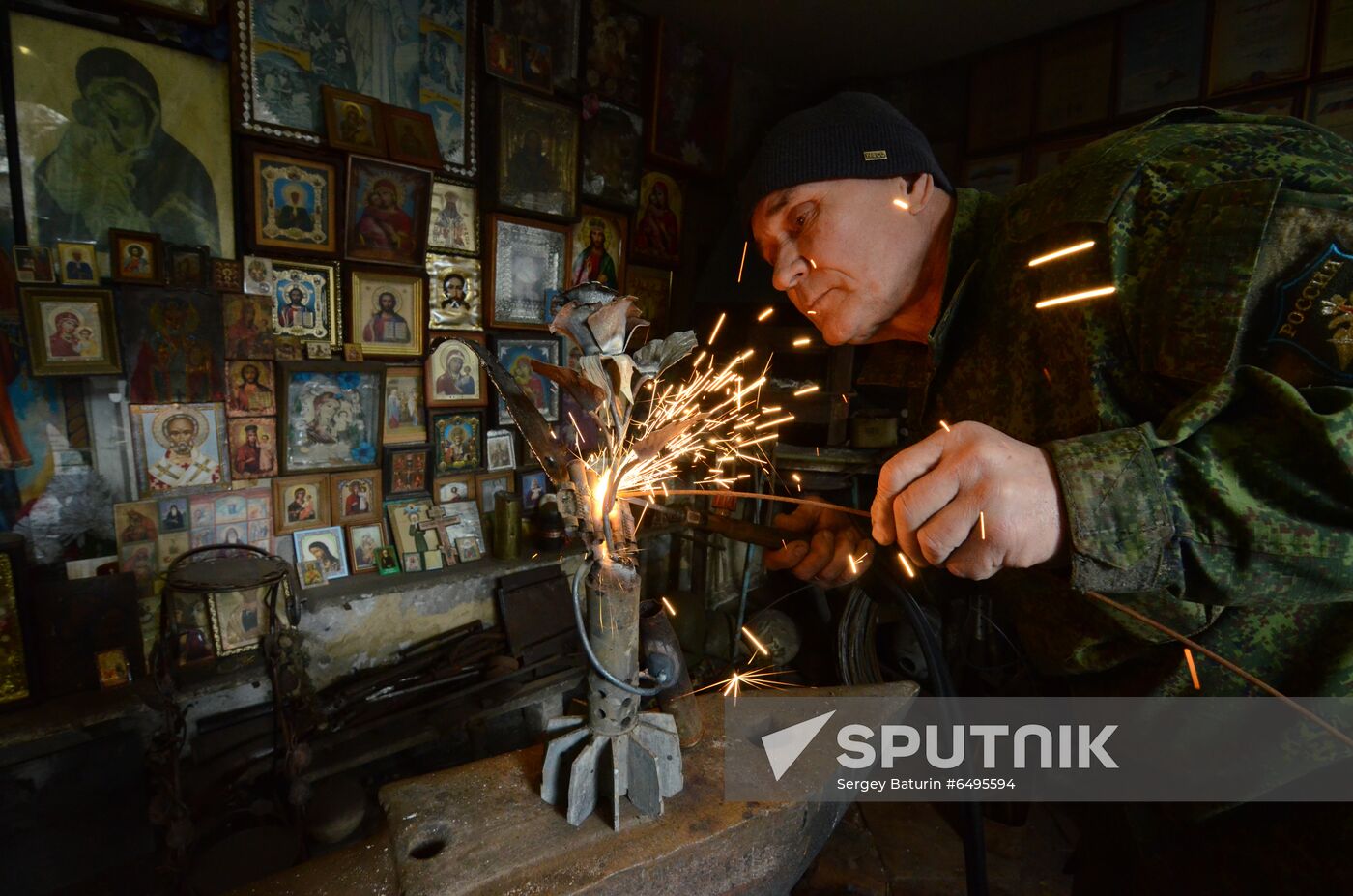 Ukraine DPR Folk Art