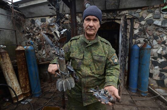 Ukraine DPR Folk Art