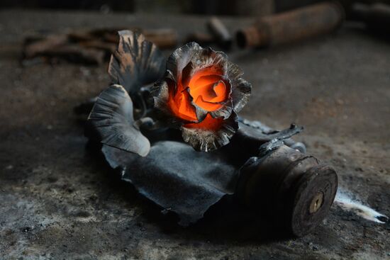 Ukraine DPR Folk Art 