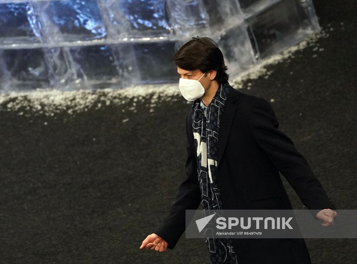Coach Stephane Lambiel wears a face mask during the men's short program at the World Figure Skating Championships, in Stockholm, Sweden. Location: Sweden, Stockholm. Author: Alexander Vilf/Sputnik. Sweden Figure Skating Worlds Men