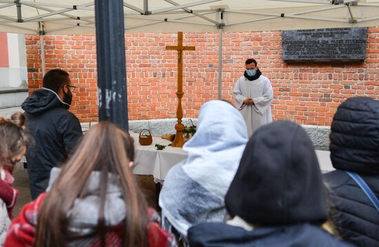 Worldwide Catholic Easter