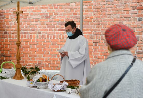 Worldwide Catholic Easter