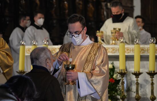 Worldwide Catholic Easter