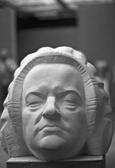Sculptor Vladimir Zimmerling
