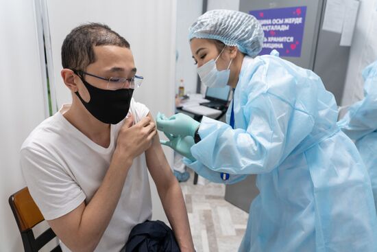 Kazakhstan Russia Coronavirus Vaccination 