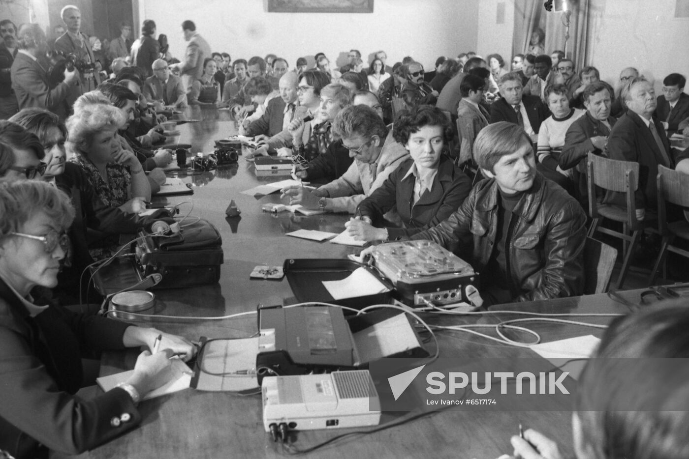 Arktika nuclear-powered icebreaker's voyage to North Pole in 1977