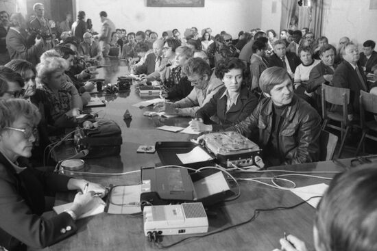 Arktika nuclear-powered icebreaker's voyage to North Pole in 1977