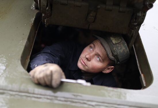 Russia T-34 Tank Restoration