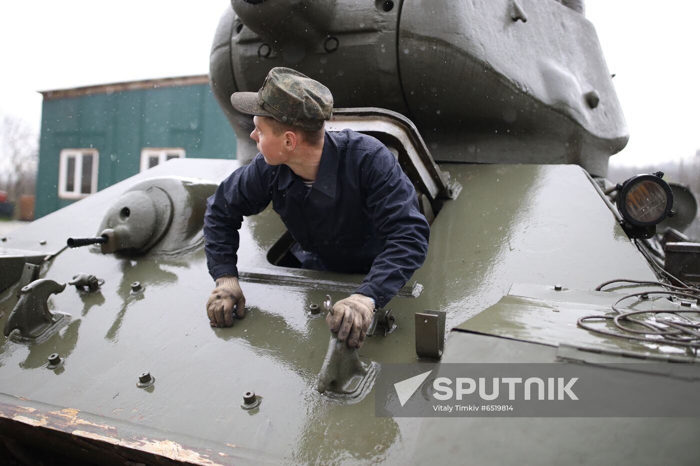 Russia T-34 Tank Restoration