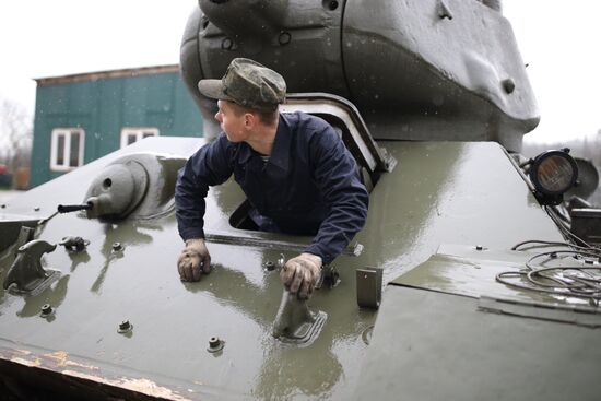 Russia T-34 Tank Restoration