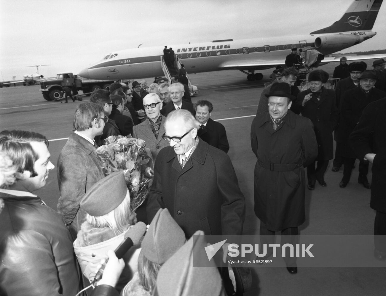 Delegation of German Democratic Republic arrives in Moscow