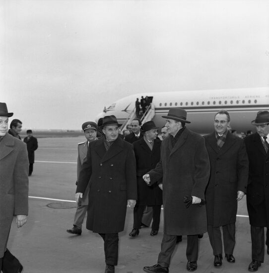 Delegation of Socialist Republic of Romania arrives in Moscow