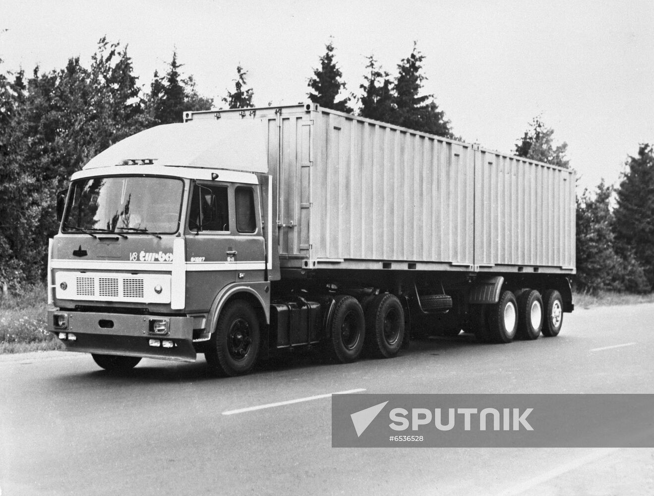 MAZ-54322 long-haul prime-mover