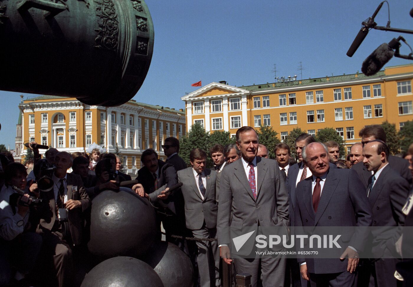 US President George H. W. Bush visits USSR