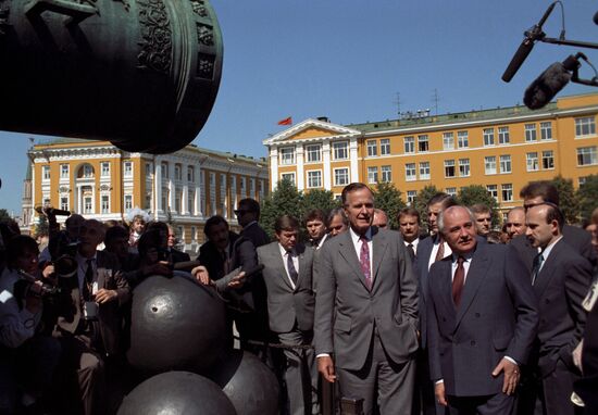 US President George H. W. Bush visits USSR