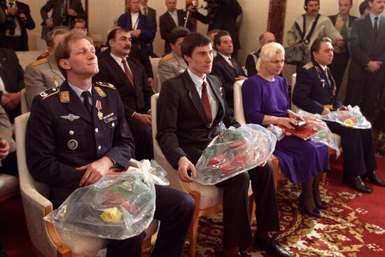 Awards ceremony for cosmonauts Klaus-Dietrich Flade, Alexander Volkov, Sergei Krikalyov