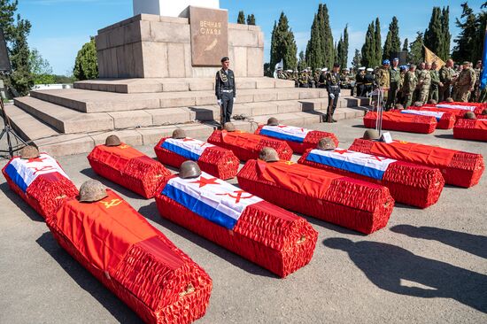 Russia Crimea WWII Soviet Soldiers Reburial