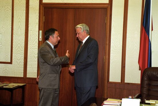 Japanese Minister of Foreign Affairs Michio Watanabe's visit to Russia