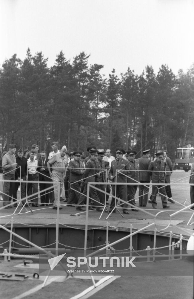 United States Navy Admiral William J. Crowe visits Moscow