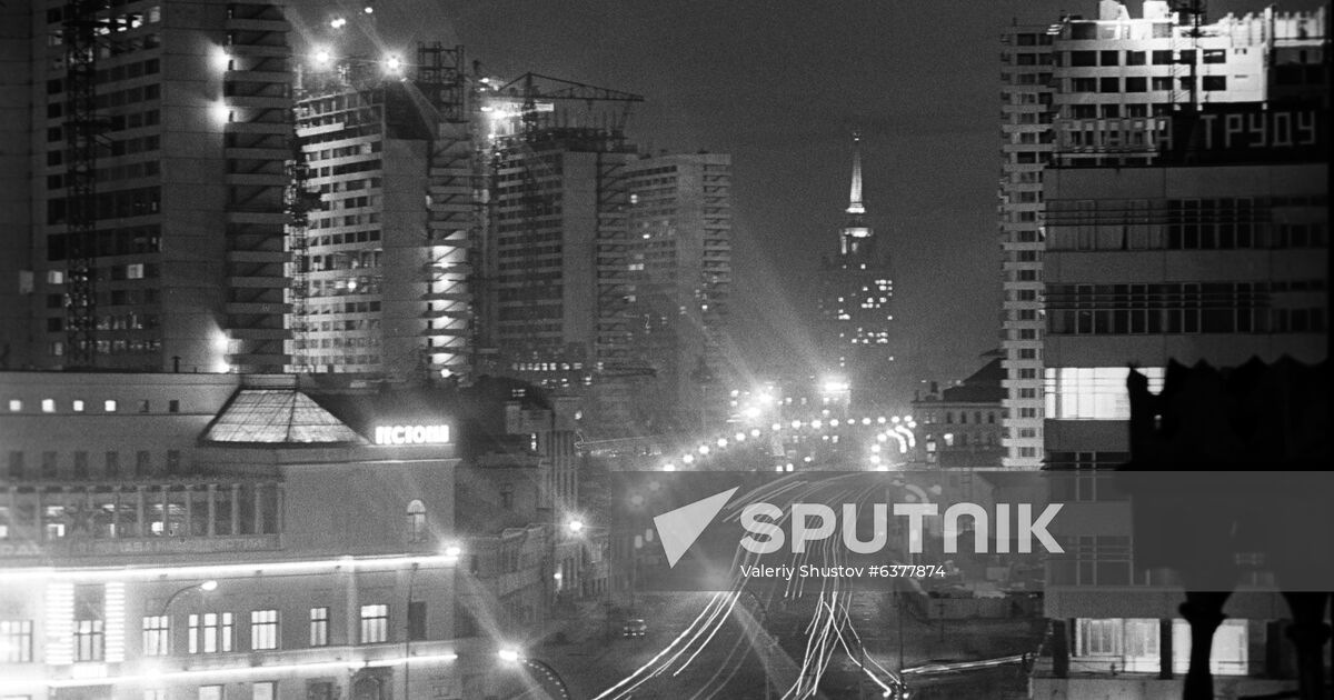 Arbatskaya Square and Novy Arbat at night | Sputnik Mediabank