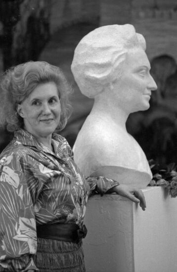 Soviet sculptor Yelena Kosova