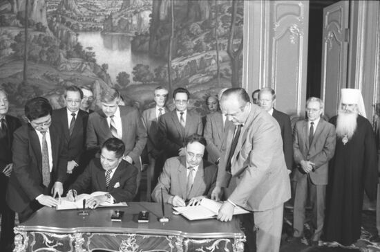 Secretary of Foreign Affairs of Philippines Raul Manglapus in USSR