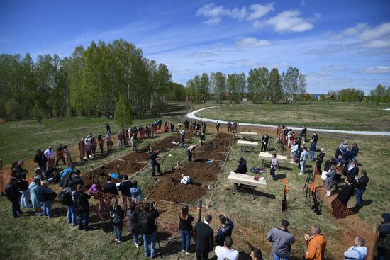 Russia Necropolis Exhibition