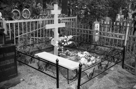 Sergei Rachmaninoff's mother's grave in Novgorod