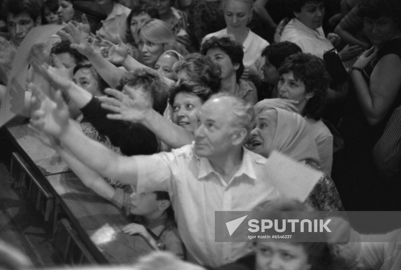 Anatoly Kashpirovsky's healing sessions on television