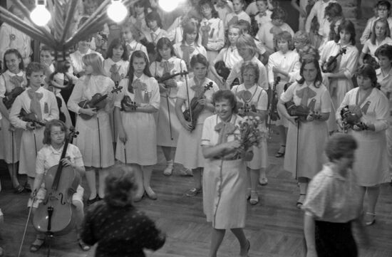 Estonian republic's group of young violinists