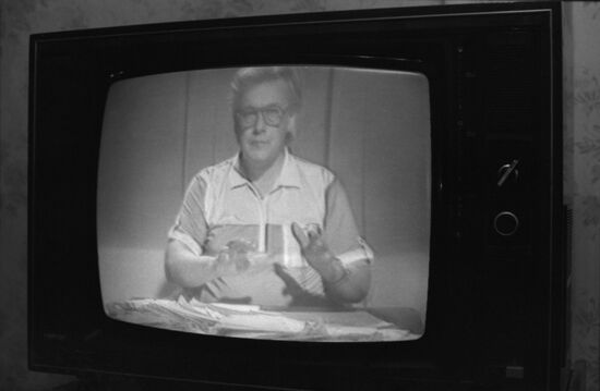 Alan Chumak conducts psychological therapy session on TV