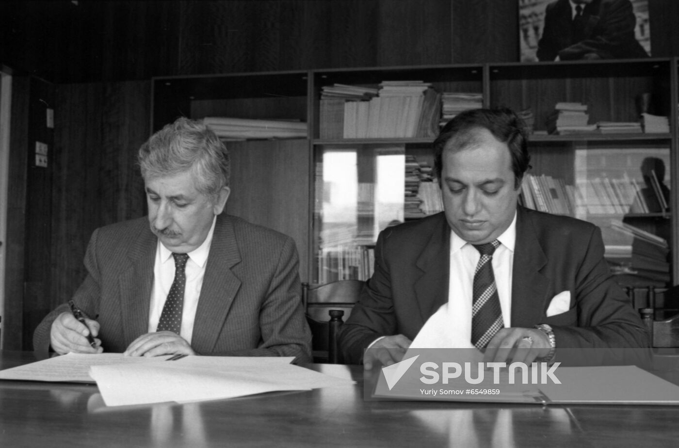 Ceremony to sign protocol on cooperation between Yug magazine and Novosti Press Agency