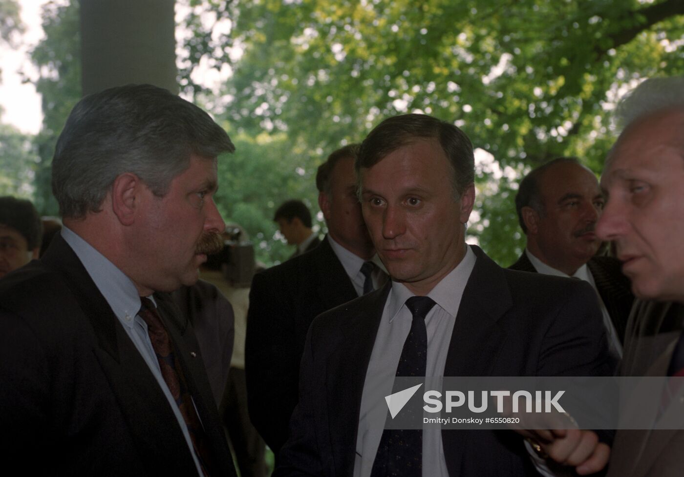 Russian President Boris Yeltsin's meeting with Ukrainian President Leonid Kravchuk
