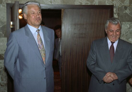 Russian President Boris Yeltsin's meeting with Ukrainian President Leonid Kravchuk