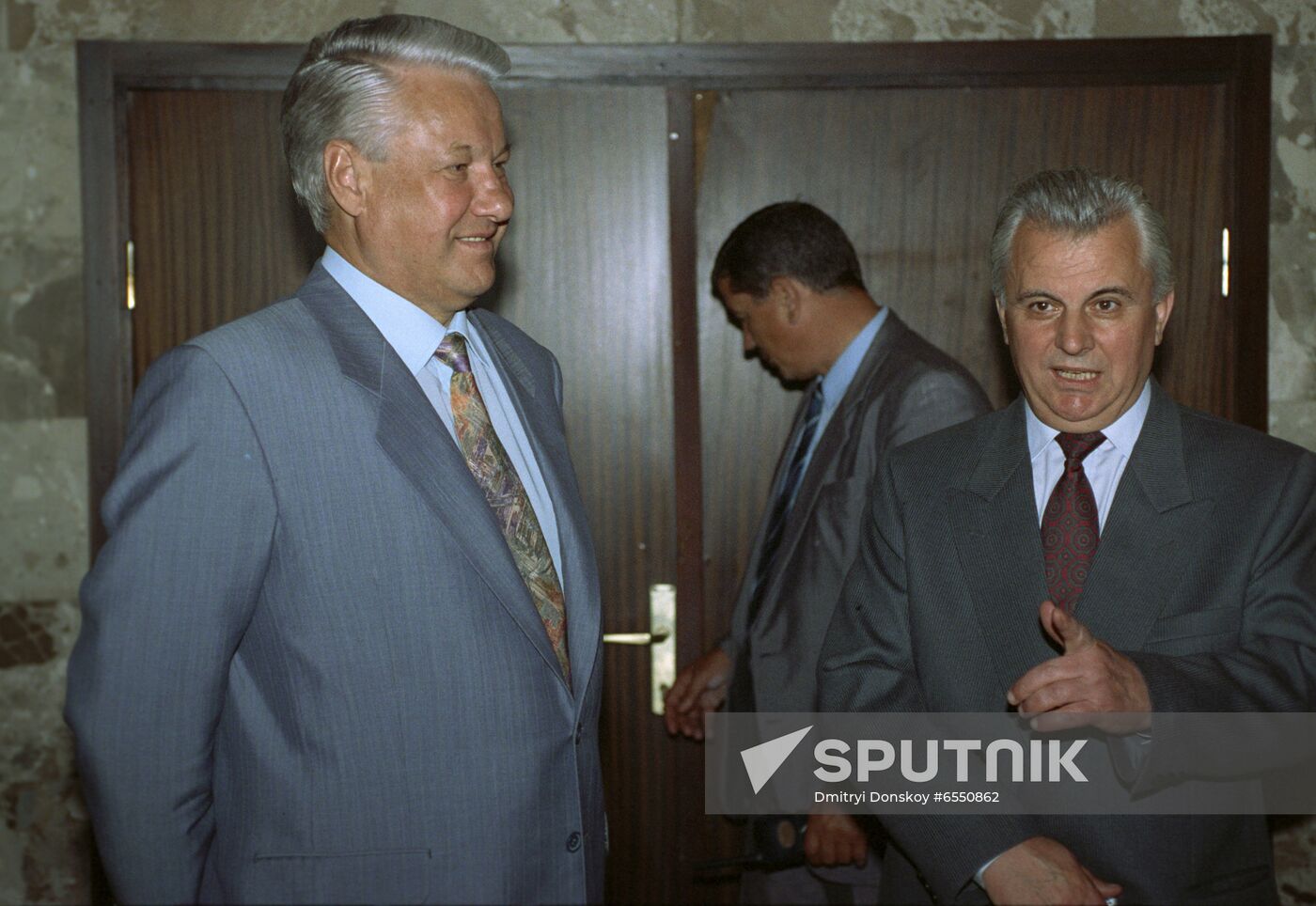 Russian President Boris Yeltsin's meeting with Ukrainian President Leonid Kravchuk