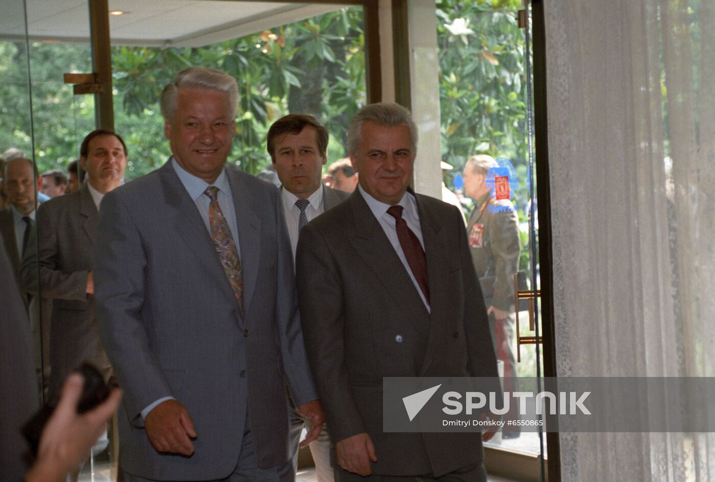 Russian President Boris Yeltsin's meeting with Ukrainian President Leonid Kravchuk