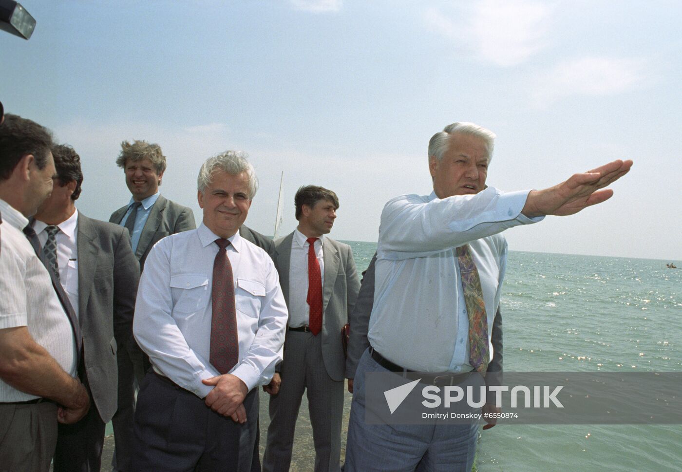 Russian President Boris Yeltsin's meeting with Ukrainian President Leonid Kravchuk