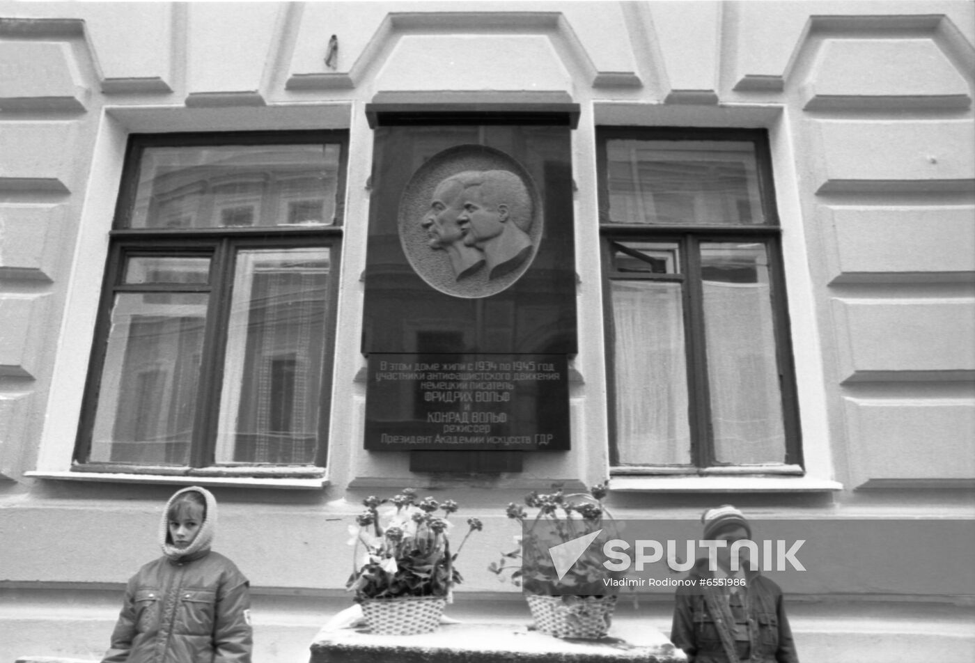 Memorial plaque to antifascists Friedrich Wolf and Konrad Wolf in Moscow