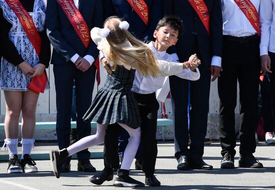 Russia School Year End