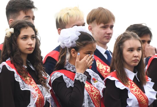 Russia School Year End