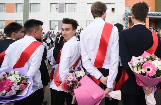 Russia School Year End
