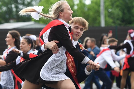 Russia School Year End