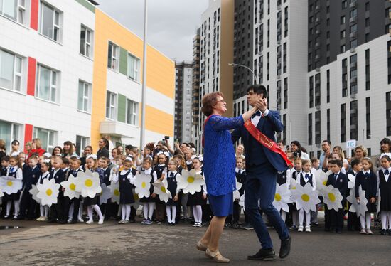 Russia School Year End
