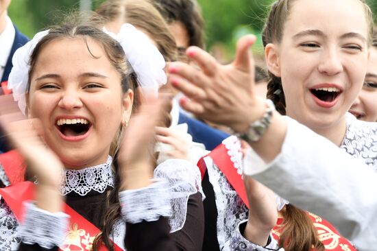 Russia School Year End