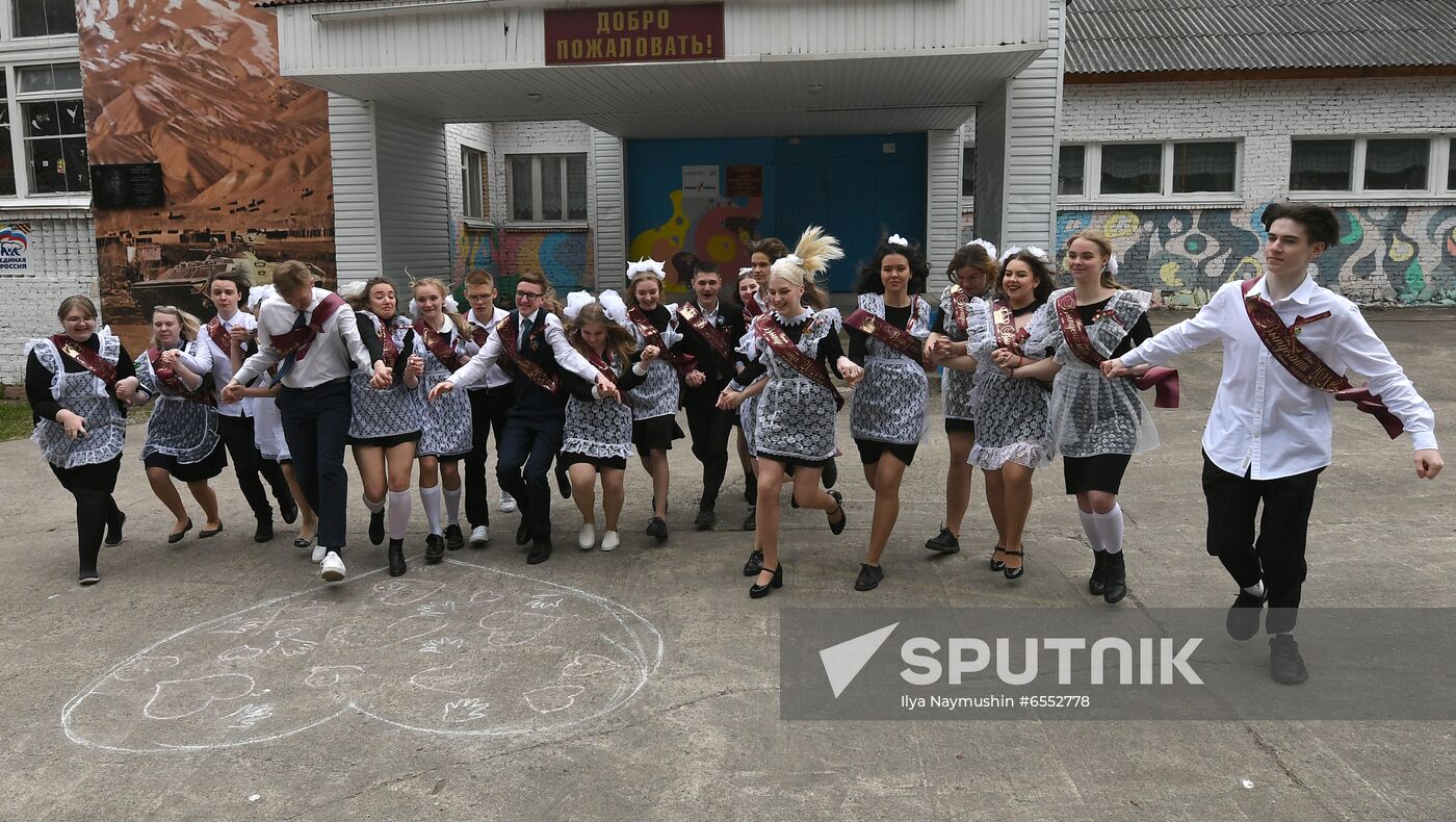 Russia School Year End
