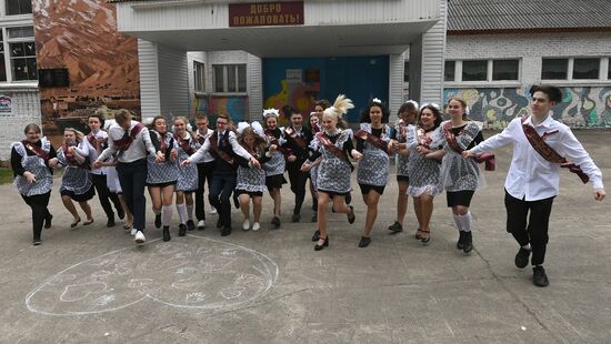 Russia School Year End